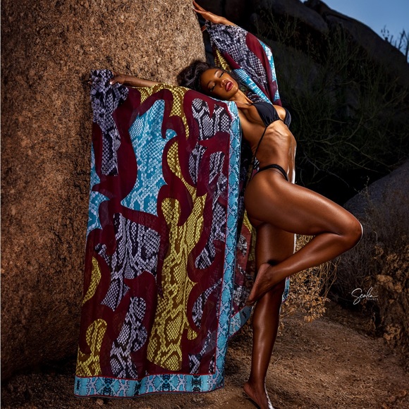 Amazonia Kaftan & Matching Bottom - Picture 2 of 3